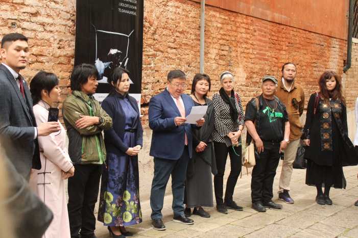 Венецийн биенналь: “Хөх тэнгэрийн дор төөрөгсөд”